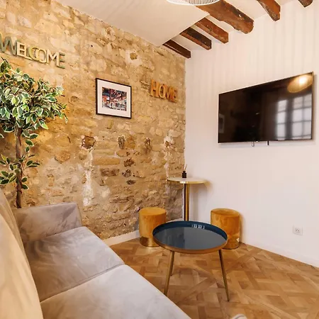 Chic, Comfortable Flat Near Rue Montmartre Apartamento
