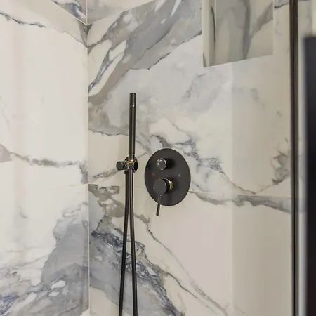 Chic, Comfortable Flat Near Rue Montmartre Апартаменты Париж